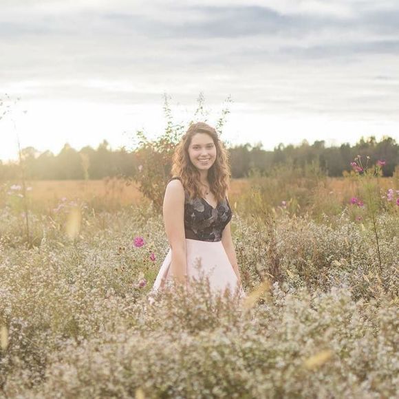 Meet your Posher, Hannah - Picture 1 of 1